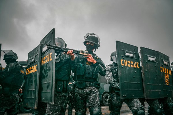 Banques en ligne vs traditionnelles : Qui offre les meilleurs taux de crédit ?